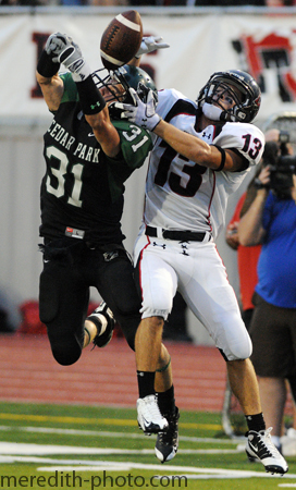 Cody Cloud (#31) breaks up a pass intended for Andy Erickson in the first quarter.